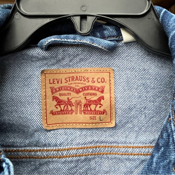 Levi’s flower embroidered jean jacket - Picture 5 of 6